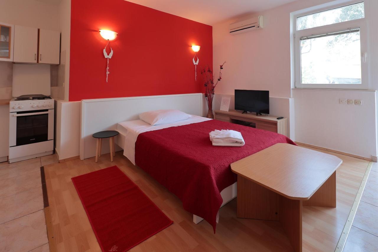 Apartments Lola Novalja Dış mekan fotoğraf