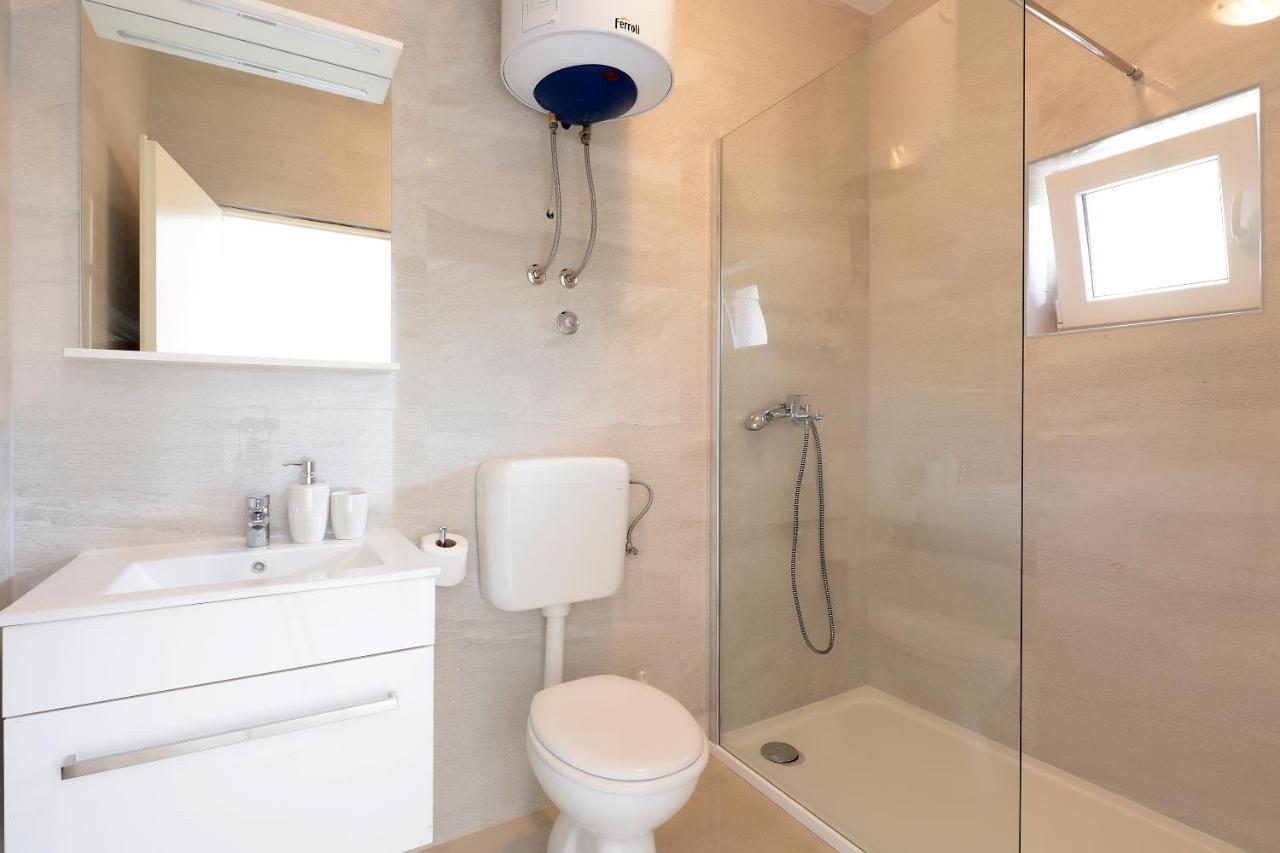 Apartments Lola Novalja Dış mekan fotoğraf