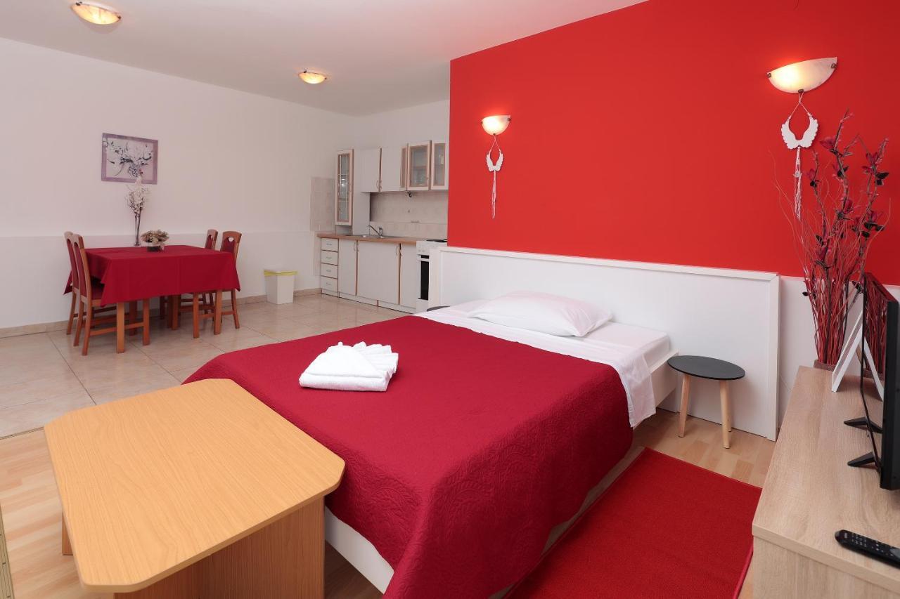 Apartments Lola Novalja Dış mekan fotoğraf