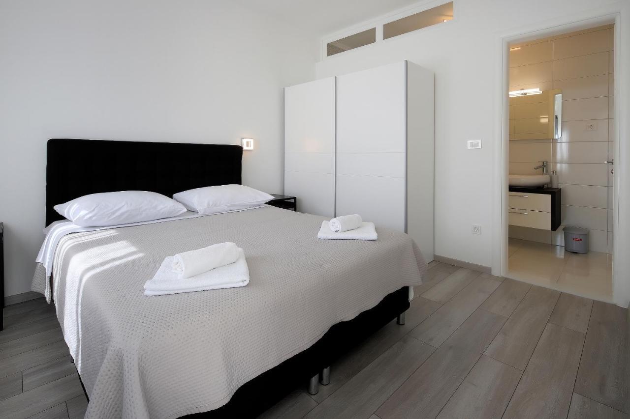Apartments Lola Novalja Dış mekan fotoğraf