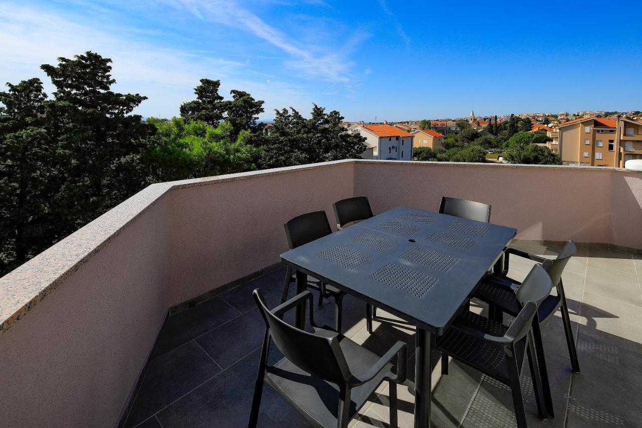 Apartments Lola Novalja Dış mekan fotoğraf
