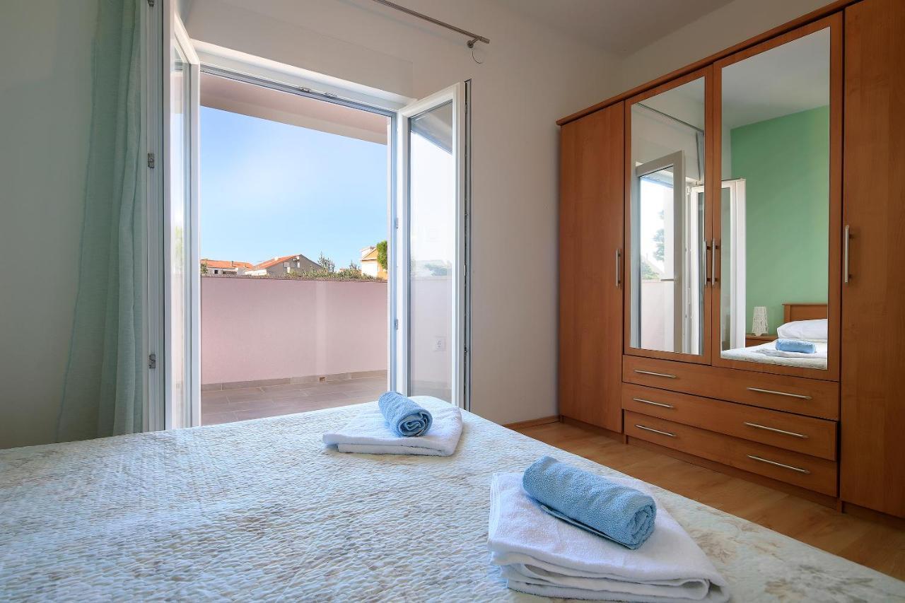 Apartments Lola Novalja Dış mekan fotoğraf