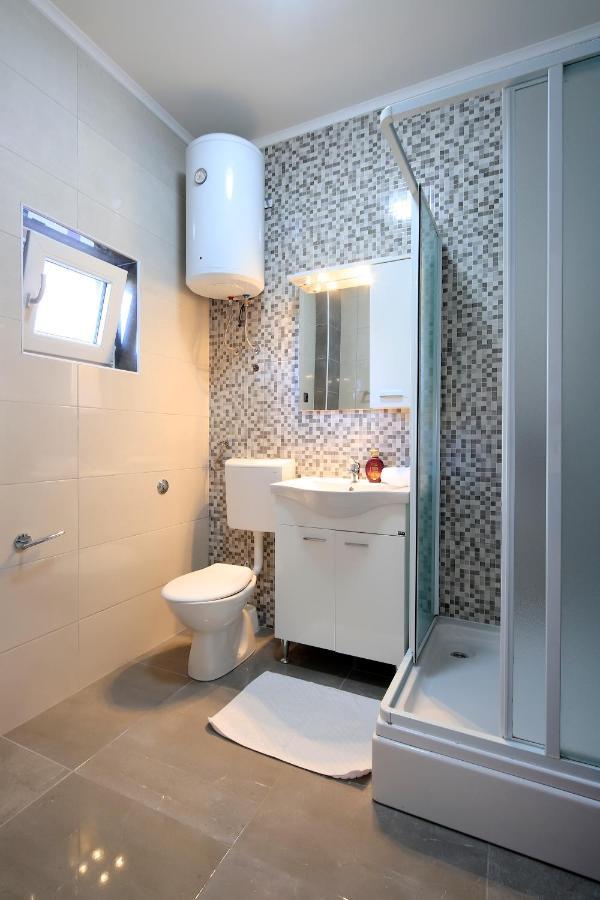 Apartments Lola Novalja Dış mekan fotoğraf