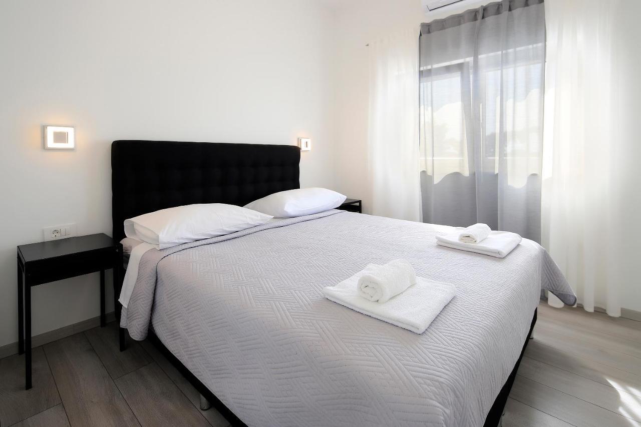 Apartments Lola Novalja Dış mekan fotoğraf