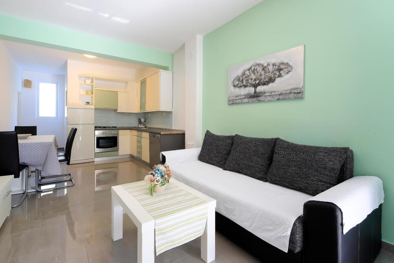 Apartments Lola Novalja Dış mekan fotoğraf