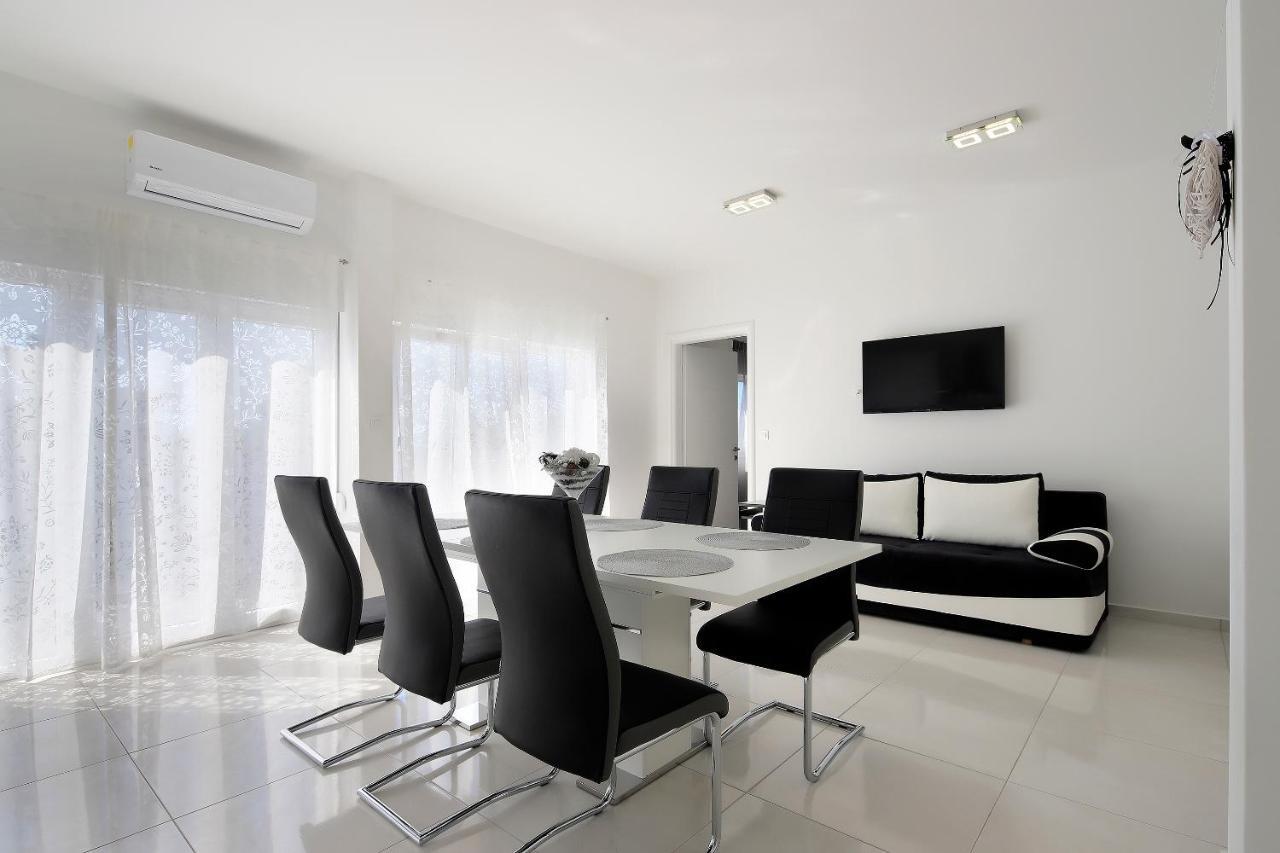 Apartments Lola Novalja Dış mekan fotoğraf
