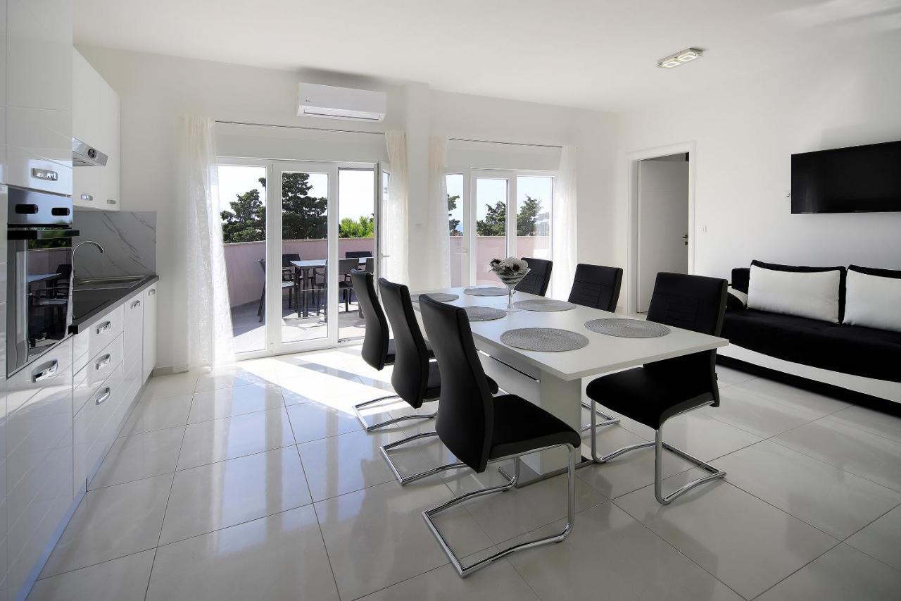 Apartments Lola Novalja Dış mekan fotoğraf