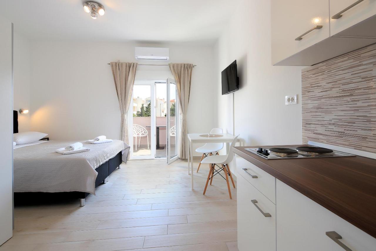 Apartments Lola Novalja Dış mekan fotoğraf