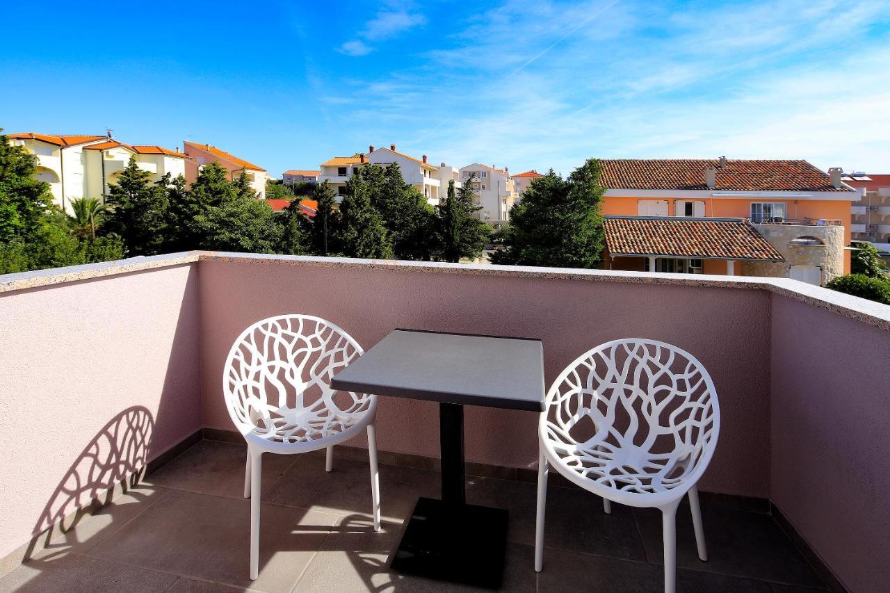 Apartments Lola Novalja Dış mekan fotoğraf