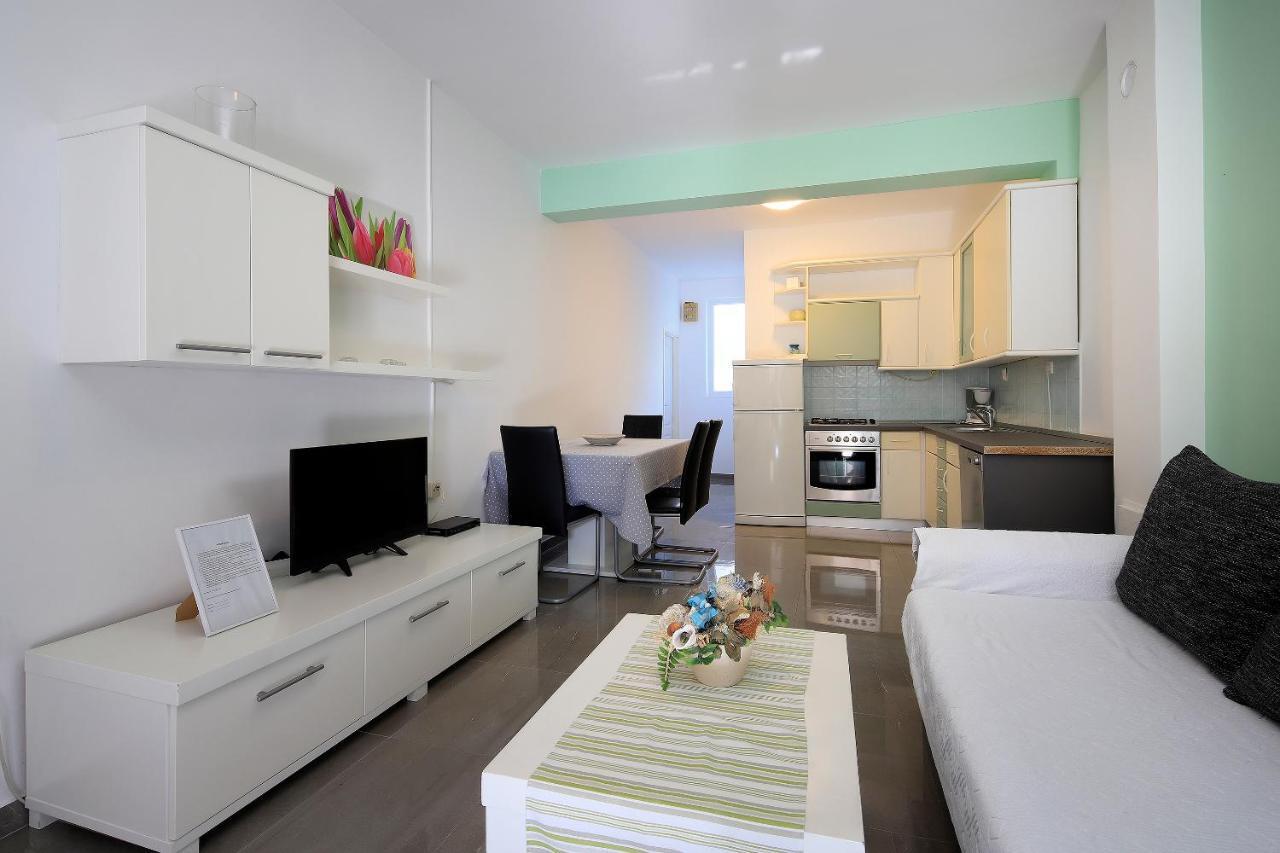 Apartments Lola Novalja Dış mekan fotoğraf