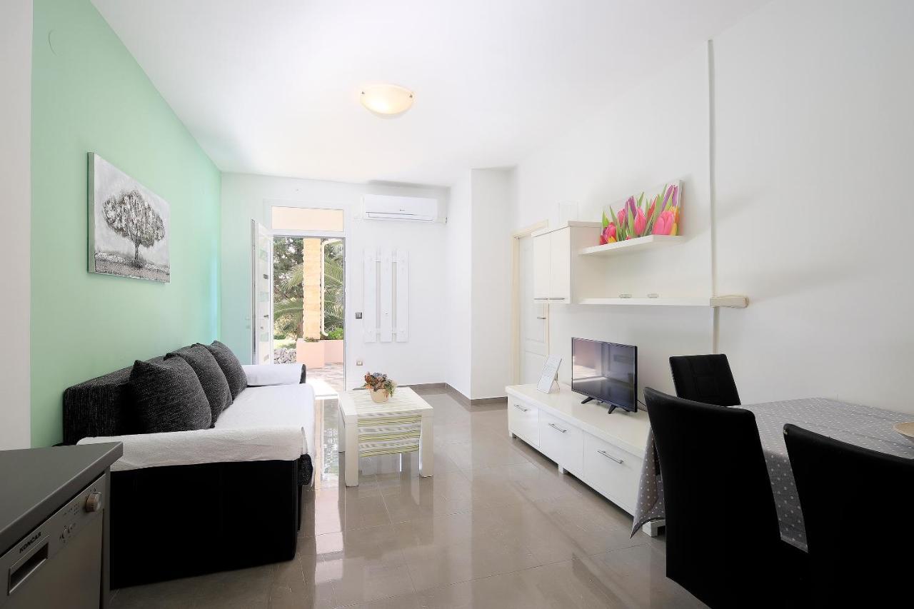 Apartments Lola Novalja Dış mekan fotoğraf