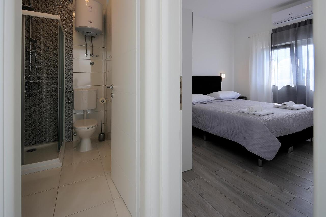 Apartments Lola Novalja Dış mekan fotoğraf
