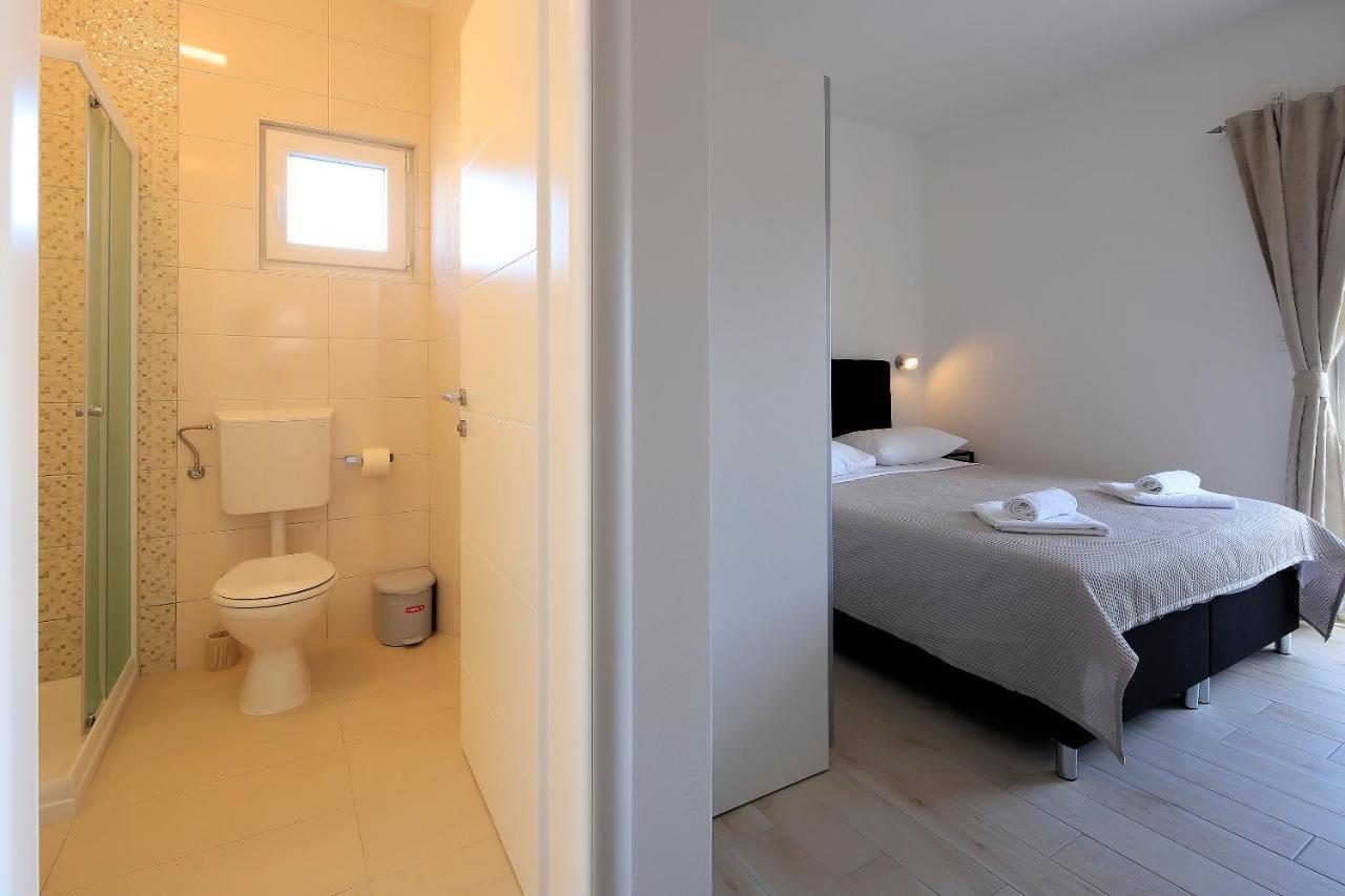 Apartments Lola Novalja Dış mekan fotoğraf