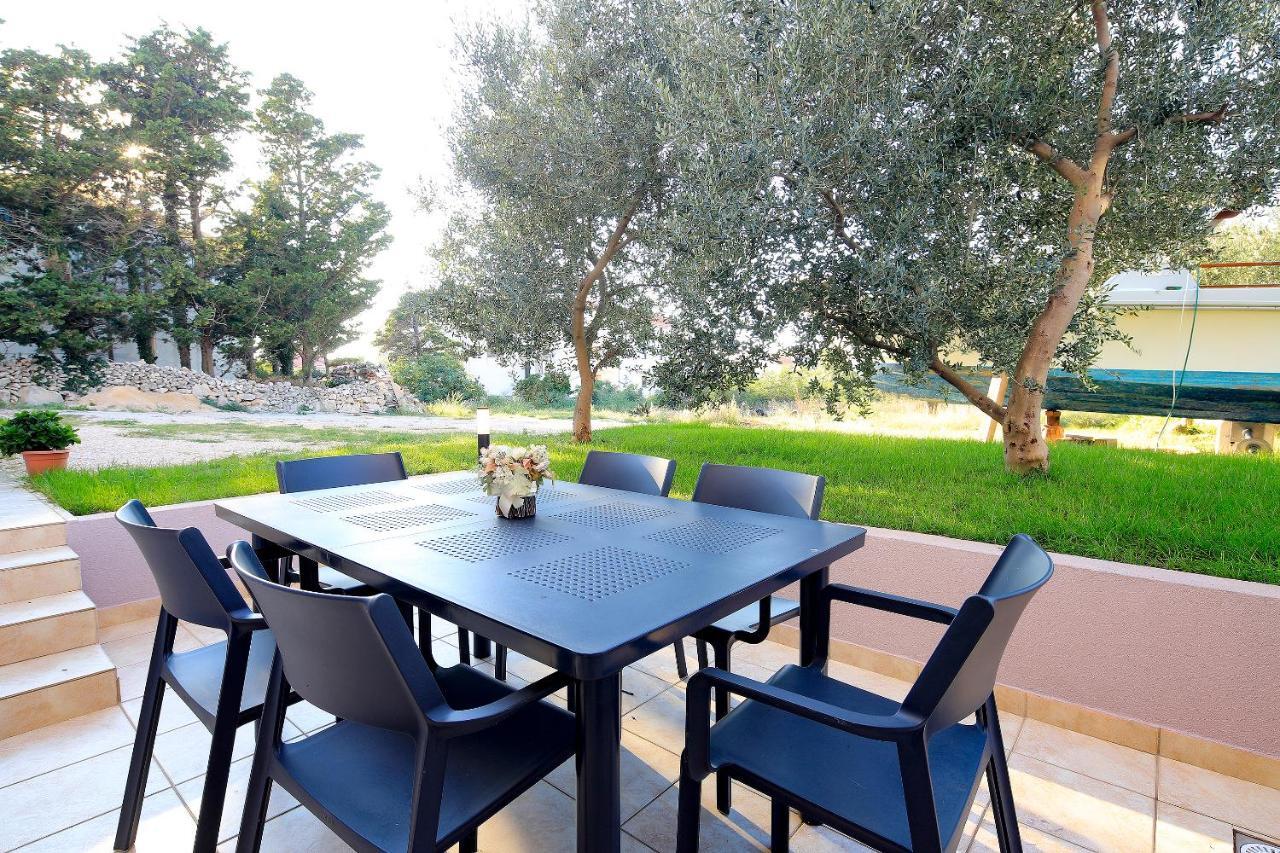 Apartments Lola Novalja Dış mekan fotoğraf