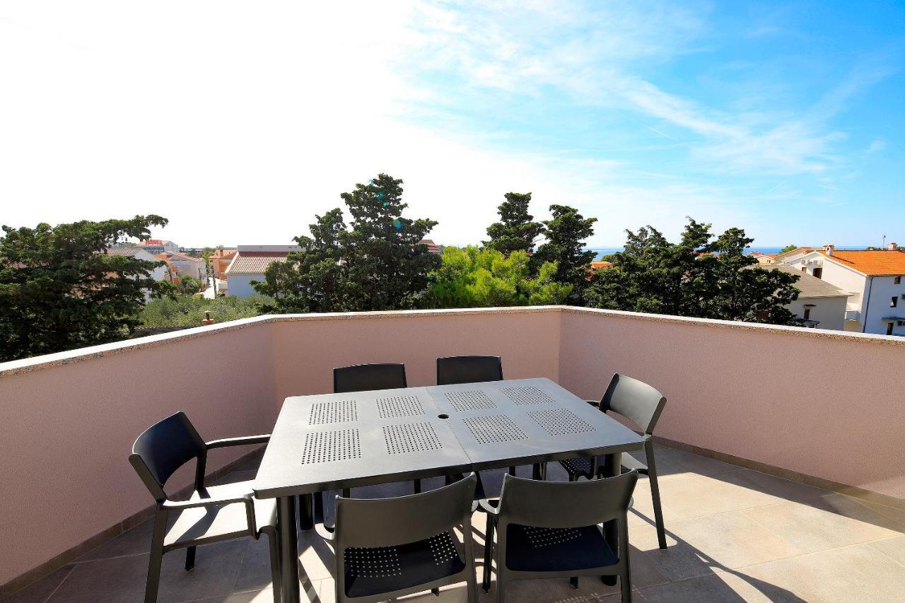 Apartments Lola Novalja Dış mekan fotoğraf