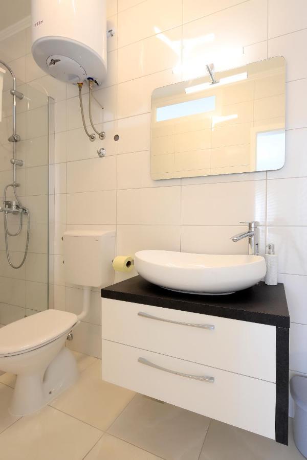 Apartments Lola Novalja Dış mekan fotoğraf