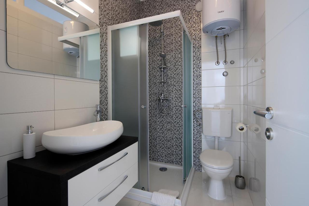 Apartments Lola Novalja Dış mekan fotoğraf