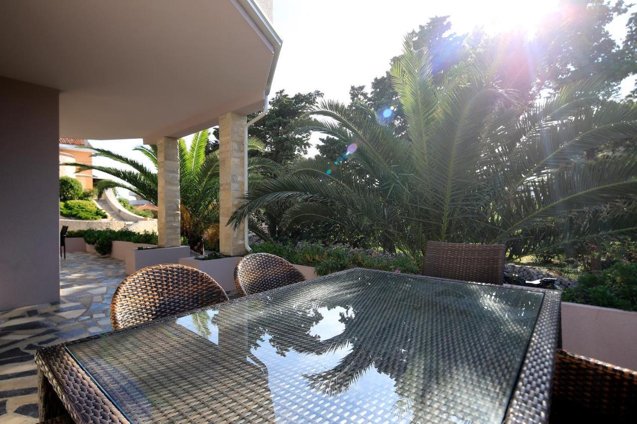 Apartments Lola Novalja Dış mekan fotoğraf