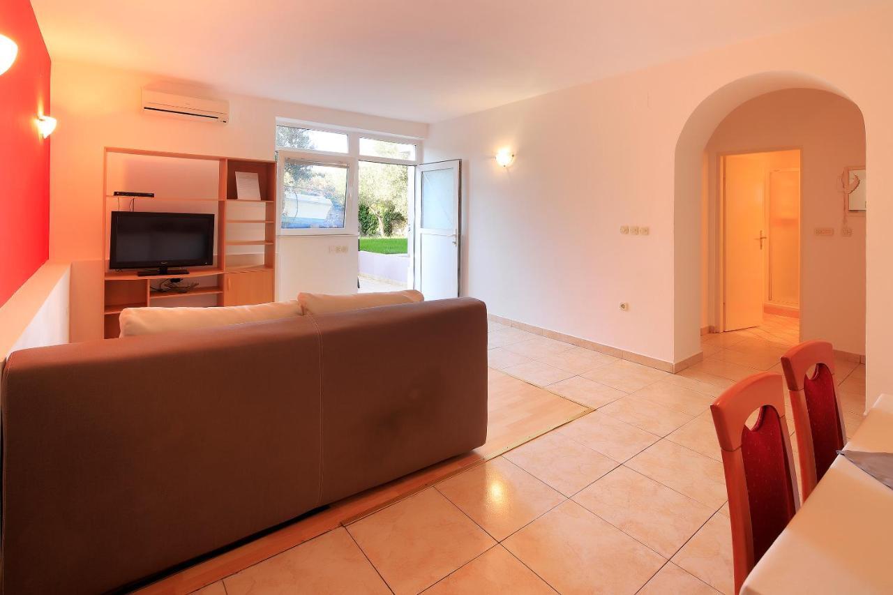 Apartments Lola Novalja Dış mekan fotoğraf