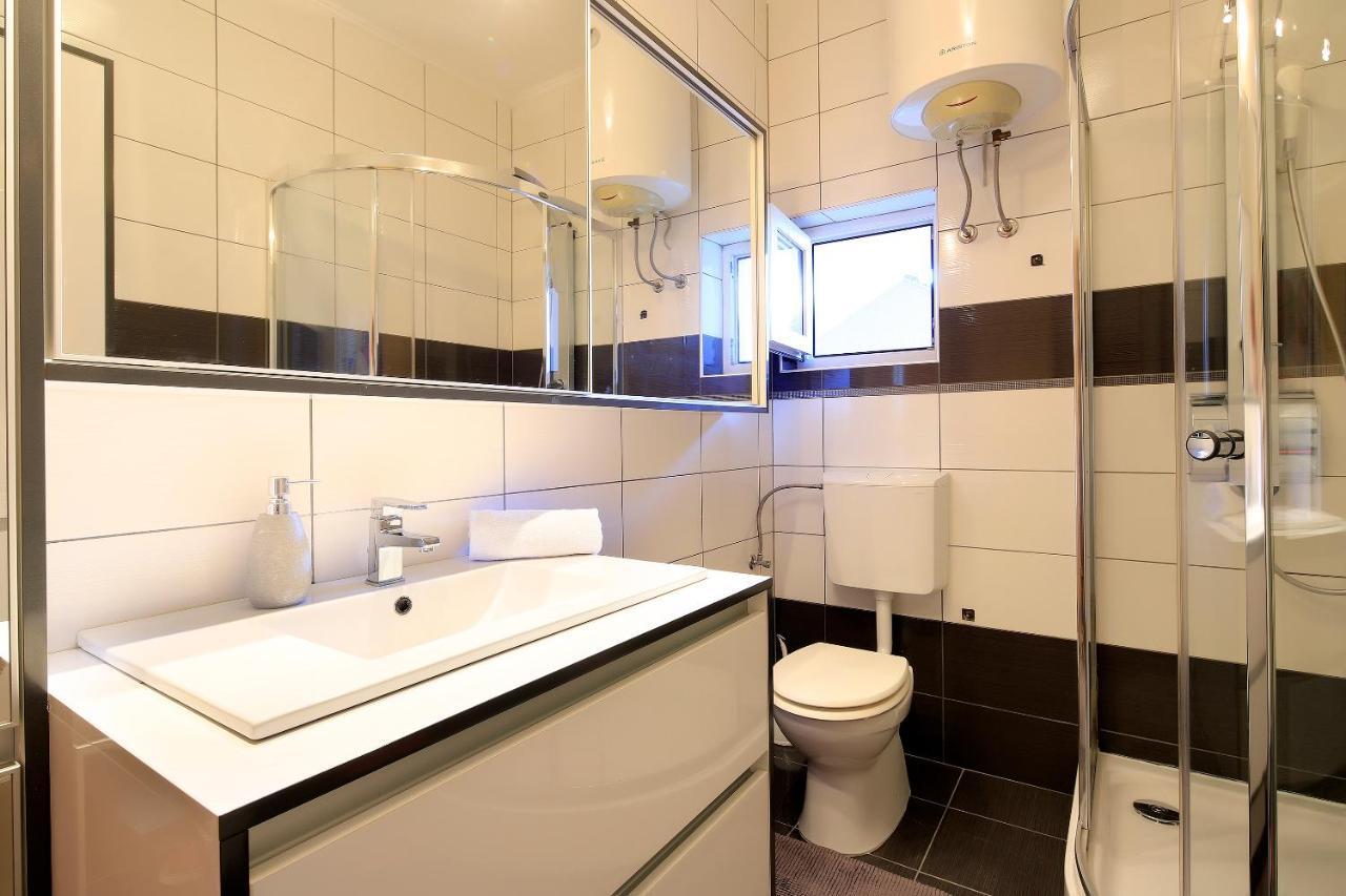 Apartments Lola Novalja Dış mekan fotoğraf