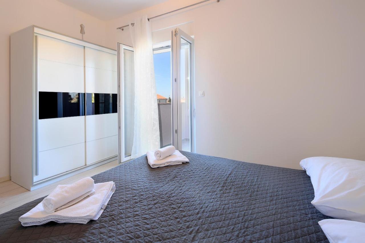 Apartments Lola Novalja Dış mekan fotoğraf
